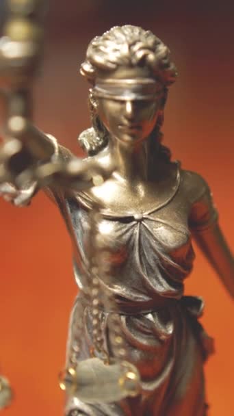 Het Standbeeld Van Justitie Vrouwe Gerechtigheid Justitia Romeinse Godin Van — Stockvideo