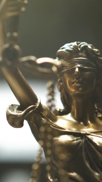 Lady Justice Statue Dolly Shot Vertical Video Story Reel — Stock Video