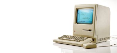 Aachen, Almanya - 14 Mart 2014: orijinal adı macintosh 128 k apple macintosh beyaz zemin üzerine studioshot. Bu Ocak 1984'te yayımlanan ilk üretilen mac yapıldı.