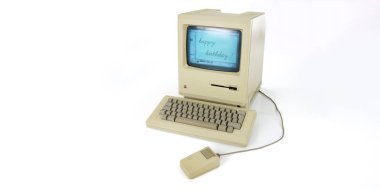 Aachen, Almanya - 14 Mart 2014: orijinal adı macintosh 128 k apple macintosh beyaz zemin üzerine studioshot. Bu Ocak 1984'te yayımlanan ilk üretilen mac yapıldı.