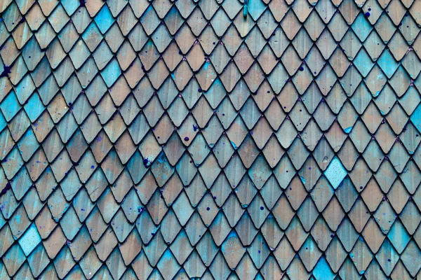 ダイヤモンドスケール形状の中世のセラミックタイルと壁の断片 建築の細部の質感背景 — ストック写真