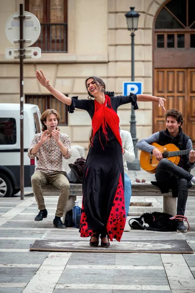 Granada Spanien Feb 2022 Grupp Zigenare Som Utför Flamencokonst Gatan — Stockfoto