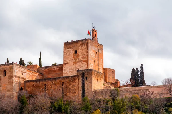 西班牙格拉纳达 2022年2月26日 阿拉姆布拉是位于西班牙安达卢西亚格拉纳达的一座宫殿和城堡建筑群 是世界上最重要的伊斯兰建筑遗产之一 — 图库照片