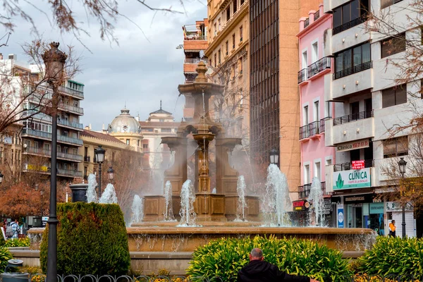 格拉纳达 西班牙 2022年2月26日 坎皮略广场 Plaza Del Campillo 是西班牙安达卢西亚格拉纳达市中心的一个中心广场 拉斯巴拉斯喷泉 — 图库照片