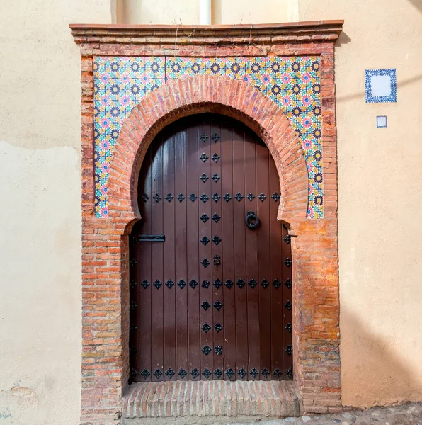 Porta Ornamentada Antiga Bonita Detalhe Arquitetônico Clássico Encontrado Granada Espanha — Fotografia de Stock