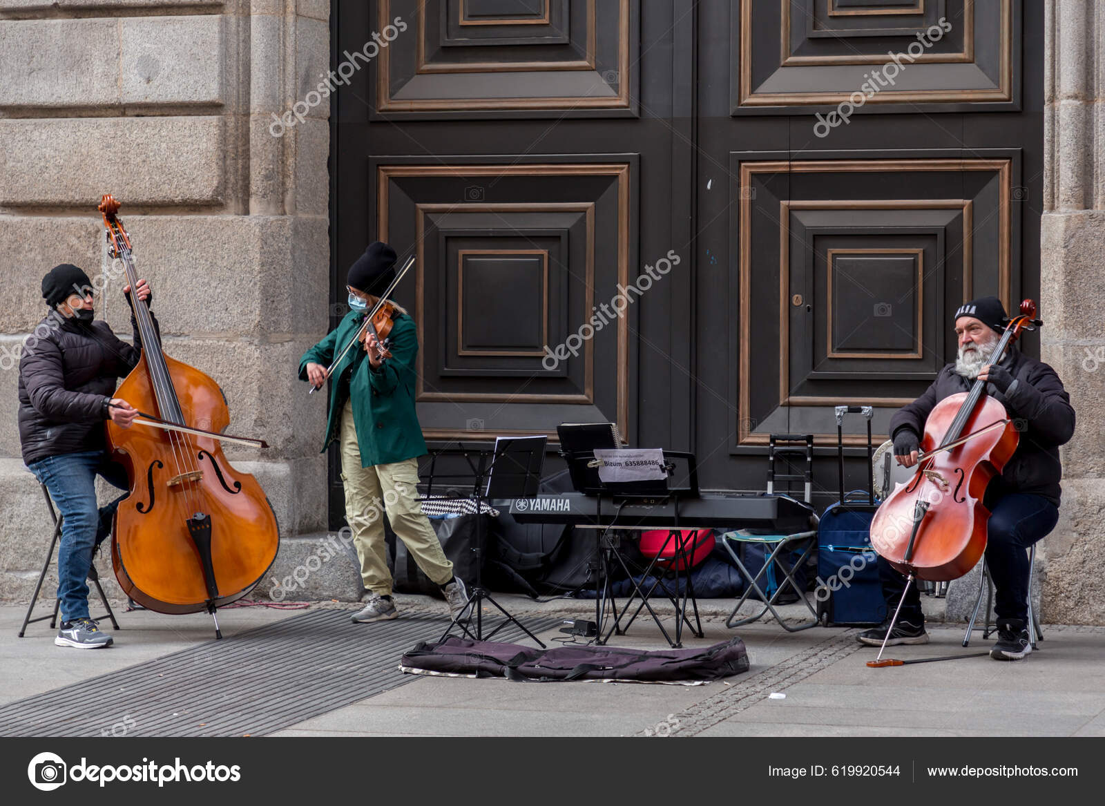 Madrid Spain Feb 2022 Street Musicians Performing Double Celloes Violin –  Stock Editorial Photo © EnginKorkmaz #619920544