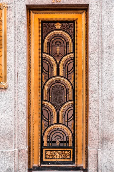Art Deco Styl Evropských Dveří Zlatými Ornamenty Architektonické Detaily Madridu — Stock fotografie
