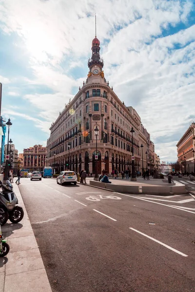 西班牙马德里 Feb 2022 位于卡纳列哈斯广场的四季酒店 该酒店于2020年开业 是马德里最大 最昂贵的酒店 — 图库照片