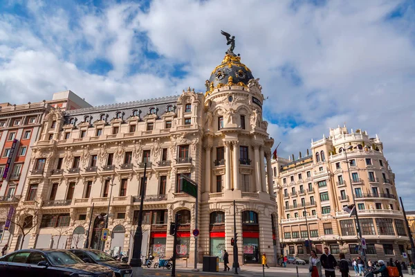 西班牙马德里 Feb 2022 大都会大厦 Metropolis Building 是马德里的一座办公大楼 位于阿尔卡拉和格兰大道交汇处 首映于1911年 由Jules和Raymond — 图库照片
