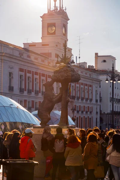 Madrid España Feb 2022 Estatua Del Oso Fresa Oso Madrono —  Fotos de Stock