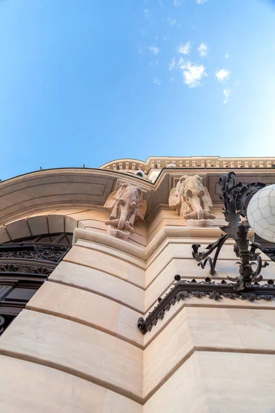 Колона Підтримує Форму Голови Слона Зовнішній Стороні Будівлі Мадриді Іспанія — стокове фото