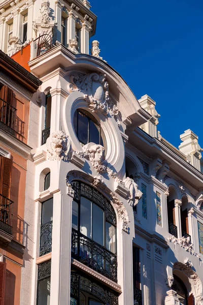 スペインの首都マドリードの中心部にあるアート デコ建築 — ストック写真