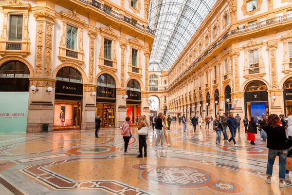 ミラノ イタリア 2022年3月29日 ガレリア ヴィットリオ エマヌエーレ2世は イタリアで最も古いアクティブなショッピングギャラリーであり ミラノの主要なランドマークです イタリアの初代国王にちなんで名付けられた — ストック写真
