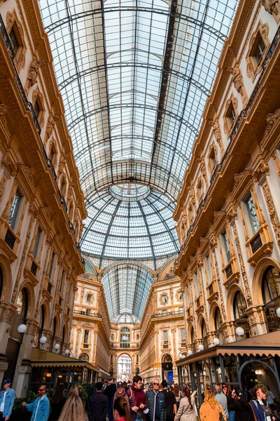 ミラノ イタリア 2022年3月29日 ガレリア ヴィットリオ エマヌエーレ2世は イタリアで最も古いアクティブなショッピングギャラリーであり ミラノの主要なランドマークです イタリアの初代国王にちなんで名付けられた — ストック写真
