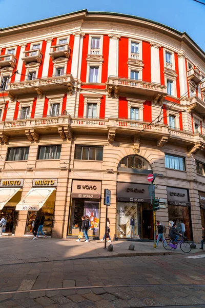 Милан Италия Марта 2022 Типичные Итальянские Здания Вид Улицу Милане — стоковое фото