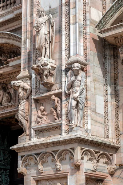 ミラノ大聖堂または大聖堂 聖マリア大聖堂は ミラノの主要な大聖堂です — ストック写真