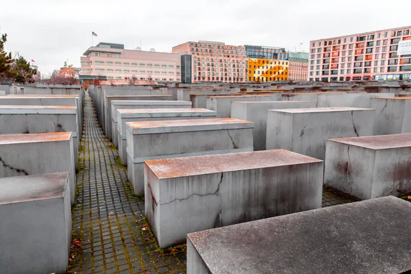 ベルリン ドイツ Dec 2021 ホロコースト記念碑は 建築家ピーター アイゼンマンとブロ ハッポルドによって設計されたホロコーストのユダヤ人犠牲者へのベルリンの記念碑です — ストック写真