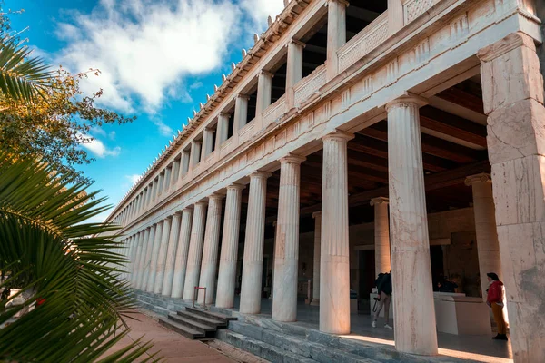 2021年11月25日 希腊雅典 阿塔罗斯广场 Stoa Attalos 是雅典Agora的一个被覆盖的门廊 1956年重建 设有古代Agora博物馆 — 图库照片