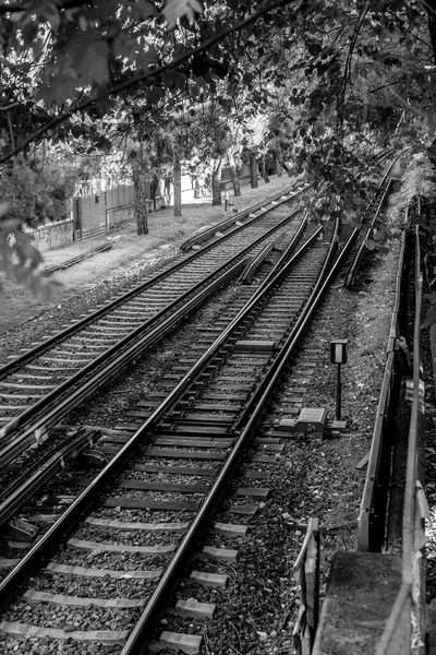 นทางรถไฟของทางรถไฟ Hellenic ในเอเธนส องหลวงของกร — ภาพถ่ายสต็อก