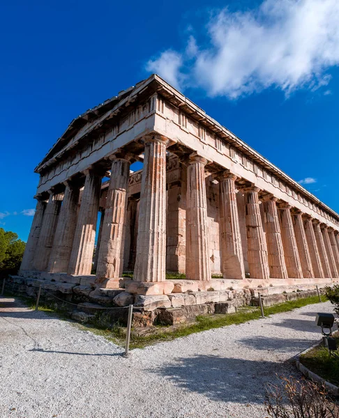 ヘファイストス神殿 ヘファイストスこうじ ヘファイストス ヘファイストス ギリシャのアテネにあるヘファイストスに捧げられた保存状態の良いギリシャの神殿である — ストック写真