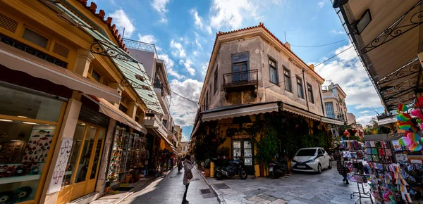 ギリシャ アテネ 11月2021 アテネ ギリシャの首都のプラカ地区の通りの典型的な建物 — ストック写真