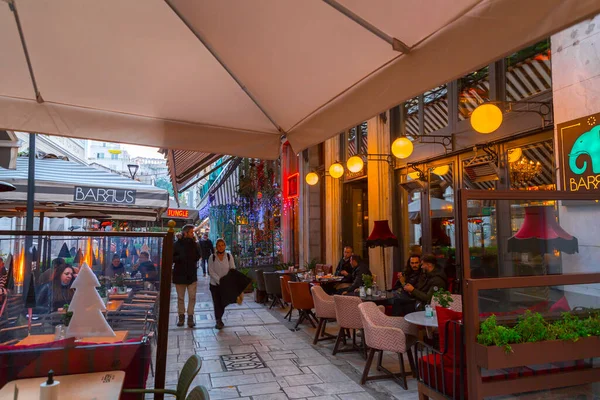 Atenas Grecia Nov 2021 Asientos Aire Libre Los Restaurantes Griegos — Foto de Stock