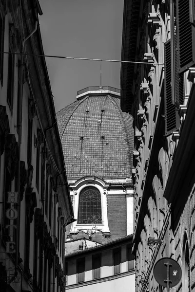 フィレンツェ イタリア 2022年4月5日 大聖堂 ロレンツォ 聖ローレンス大聖堂はフィレンツェの最大の教会の一つです イタリア 街の中心部に位置しています — ストック写真