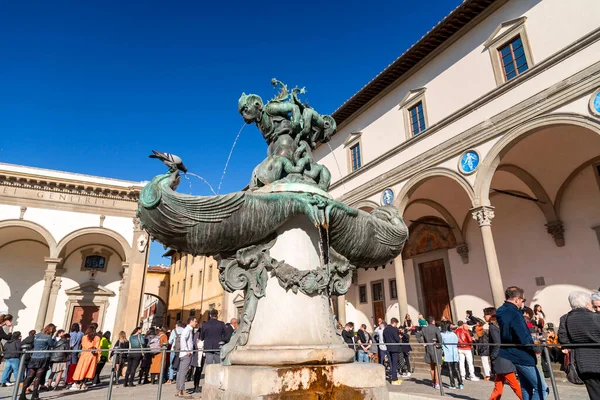 意大利佛罗伦萨 2022年4月5日 安奴齐亚塔广场上有安奴齐亚塔教堂 Annunziata Basilica 和托斯卡纳的斐迪南一世雕像 — 图库照片