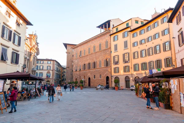 意大利佛罗伦萨 2022年4月5日 圣菲伦策广场 Piazza San Firenze 是意大利托斯卡纳佛罗伦萨历史中心的一个广场 — 图库照片