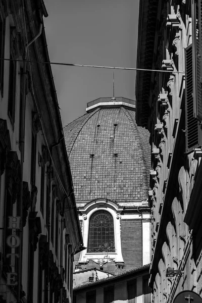 圣罗伦佐大教堂 Basilica San Lorenzo 是意大利佛罗伦萨最大的教堂之一 位于主要市场区的中心 — 图库照片