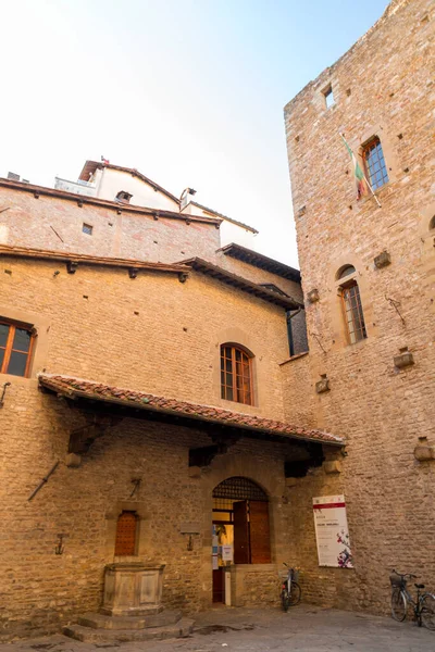 意大利佛罗伦萨 2022年4月6日 但丁博物馆 House Dante Museum 是位于但丁诞生地的一座房子 展出了他在那个时代的作品和生活 — 图库照片