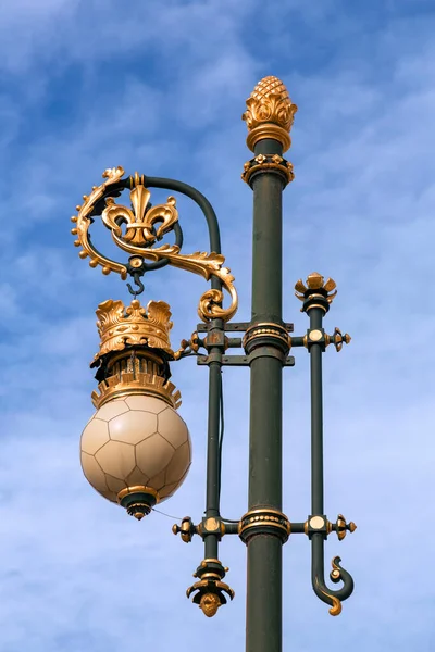 플뢰르 Fleur Lis 가로등 기둥의 — 스톡 사진
