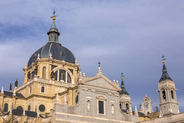 마리아 레알데라 알무데나 대성당 Santa Maria Real Almudena Cathedral 가톨릭교회의 — 스톡 사진