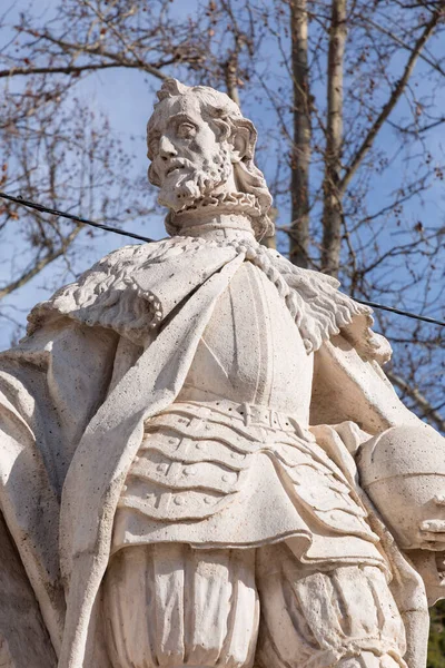スペイン マドリード 2022年2月16日 スペインの首都マドリードのオリエンテ広場におけるスペイン王室の人物像 カスティーリャ王フェルナンド1世 — ストック写真