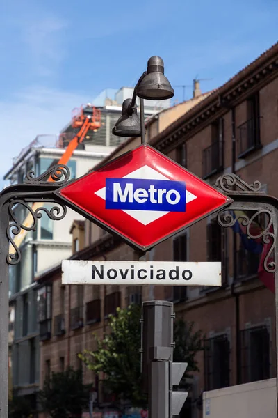 Madrid España Feb 2022 Señal Metro Logotipo Entrada Estación Noviciado —  Fotos de Stock
