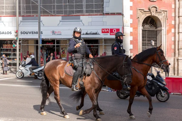 Madrid Spanje Feb 2022 Spaanse Politie Patrouilleert Door Toeristische Plekken — Stockfoto