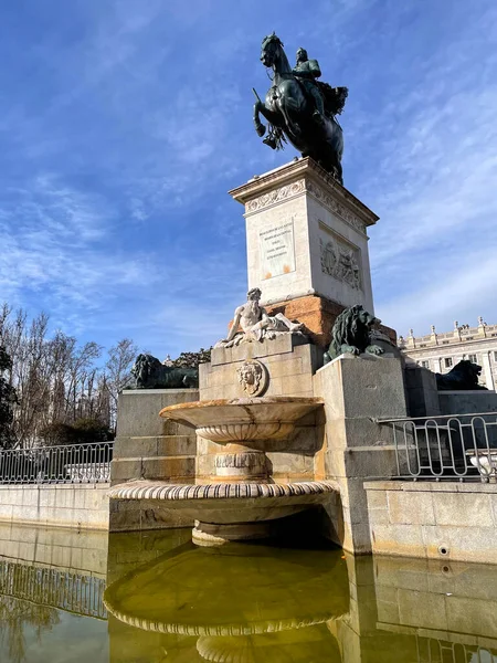 スペイン マドリード 2022年2月16日 オリエンテ広場 Plaza Oriente マドリードの歴史的中心部に位置する広場です 1844年に設計され 王宮の前に位置しています — ストック写真