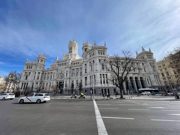 2022年2月16日スペイン マドリード シベレス宮殿は マドリードのシベレス広場に白いファサードを持つ2つの建物で構成される複合施設です — ストック写真