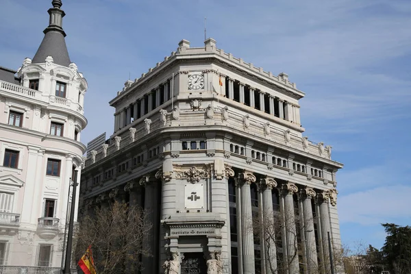 西班牙马德里 Feb 2022 马德里阿尔卡拉城堡的城市景观和建筑 塞万提斯研究所的立面视图 — 图库照片