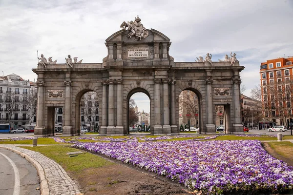 Madrid Spagna Febbraio 2022 Puerta Alcala Una Porta Neoclassica Plaza — Foto Stock