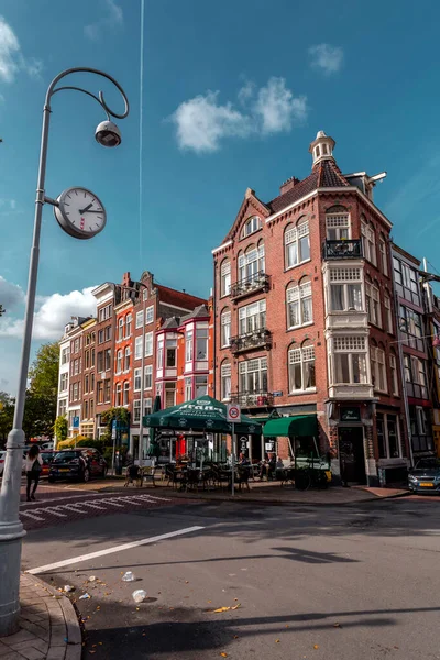 荷兰阿姆斯特丹 2021年10月11日 阿姆斯特丹的街道景观和通用建筑 具有典型的荷兰风格建筑 阿姆斯特丹是欧洲游客最多的旅游胜地之一 — 图库照片
