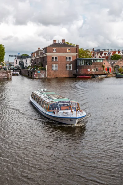 Amsterdam Oktober 2021 Kanaler Typiske Turistbåter Amsterdam Nederlands Hovedstad Amsterdam – stockfoto
