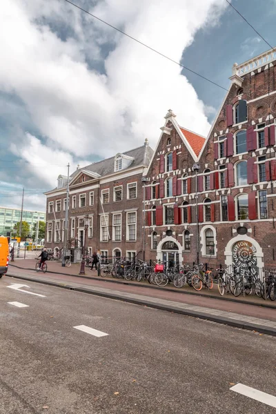 Amsterdam Holandia Października 2021 Widok Ulicę Architektura Rodzajowa Amsterdamie Typowymi — Zdjęcie stockowe