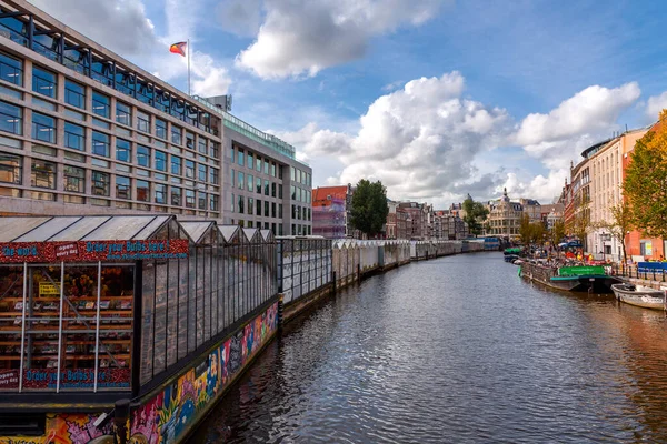 stock image Amsterdam, NL - OCT 12, 2021: The Bloemenmarkt is the world's only floating flower market. Founded in 1862 on the Singel canal in Amsterdam, Netherlands.