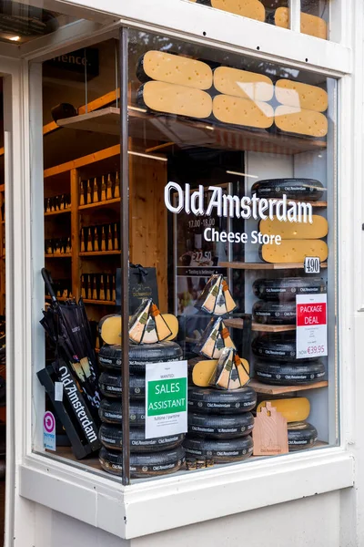 네덜란드 암스테르담 2021 네덜란드 암스테르담에 식료품 점에서 종류의 네덜란드 치즈가 — 스톡 사진