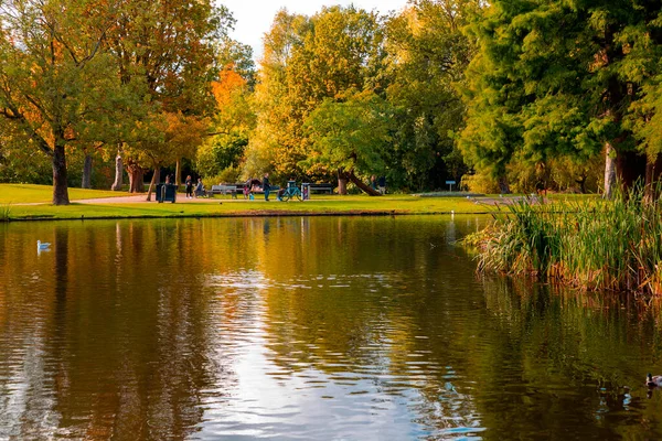 アムステルダム 2021年10月11日 フォンデル公園は オランダのアムステルダムにある47ヘクタールの公共都市公園です — ストック写真