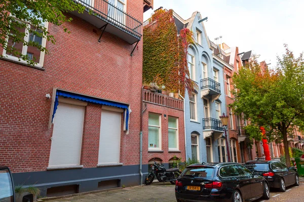 阿姆斯特丹 2021年10月11日 阿姆斯特丹的街道景观和通用建筑 具有典型的荷兰风格建筑 阿姆斯特丹是欧洲游客最多的旅游胜地之一 — 图库照片