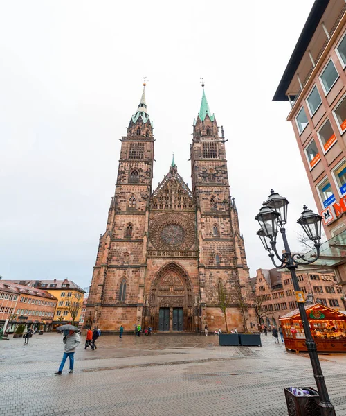 德国纽伦堡 Dec 2021 圣洛伦茨是巴伐利亚著名的福音路德教会 它献给圣劳伦斯 — 图库照片