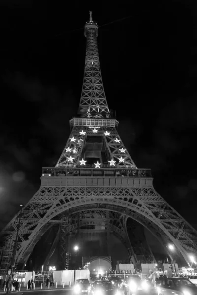 2022年 法国巴黎 Jan 由Gustave Eiffel在法国巴黎Champ Mars上设计的标志性的铁制格子塔 夜间照明 — 图库照片