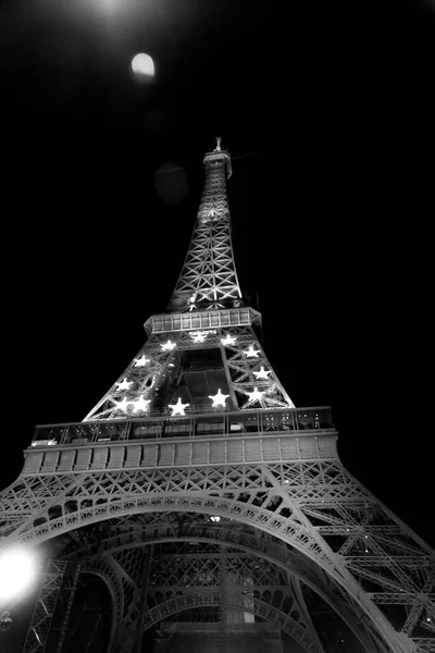 Emblématique Tour Eiffel Illuminée Nuit Tour Treillis Fer Forgé Sur — Photo